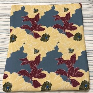 Could be use as Clutch or iPad case